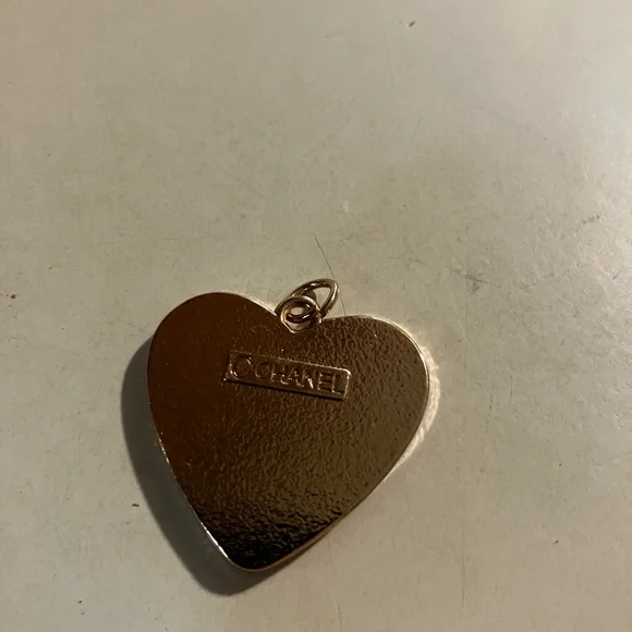 Chanel stamped Gold and Hot Pink Heart Pendant/charm/zipper pull - Picture 4 of 5